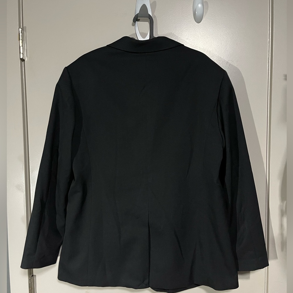 H&M Blazer - Picture 2 of 3